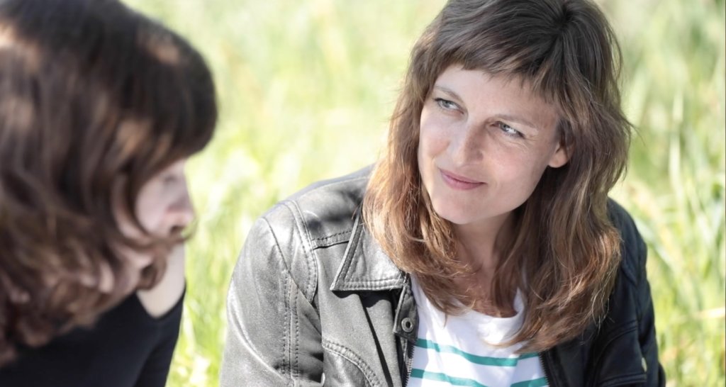 A tes côtés video preview